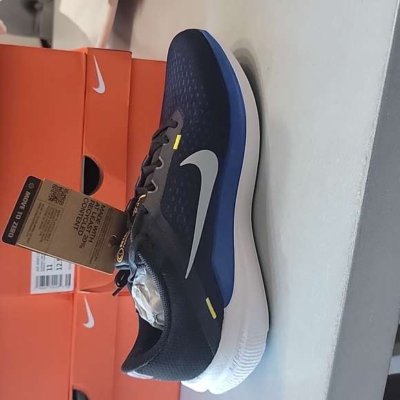 MEN'S NIKE WINFLO 10 RUNNING SHOES - Picture 3 of 7